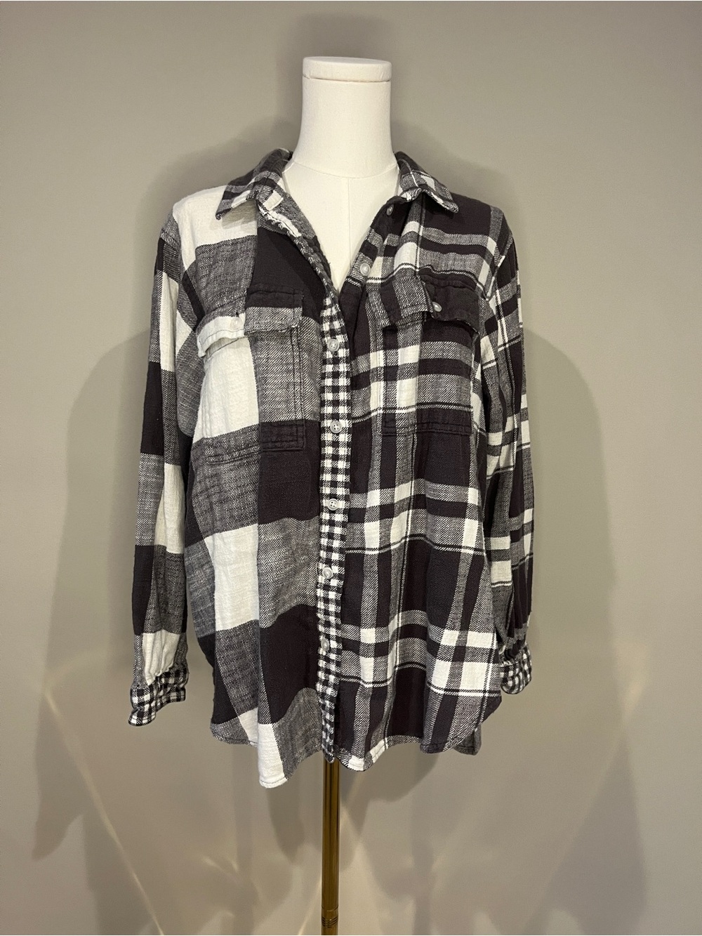 American Eagle Outfitters Black & White Plaid Button-Down Shirt